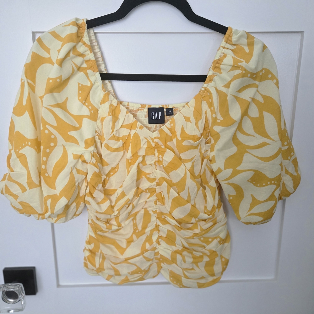 GAP Size XS Yellow Short Sleeve Top With Puff Balloon Sleeves And Open Neck Line